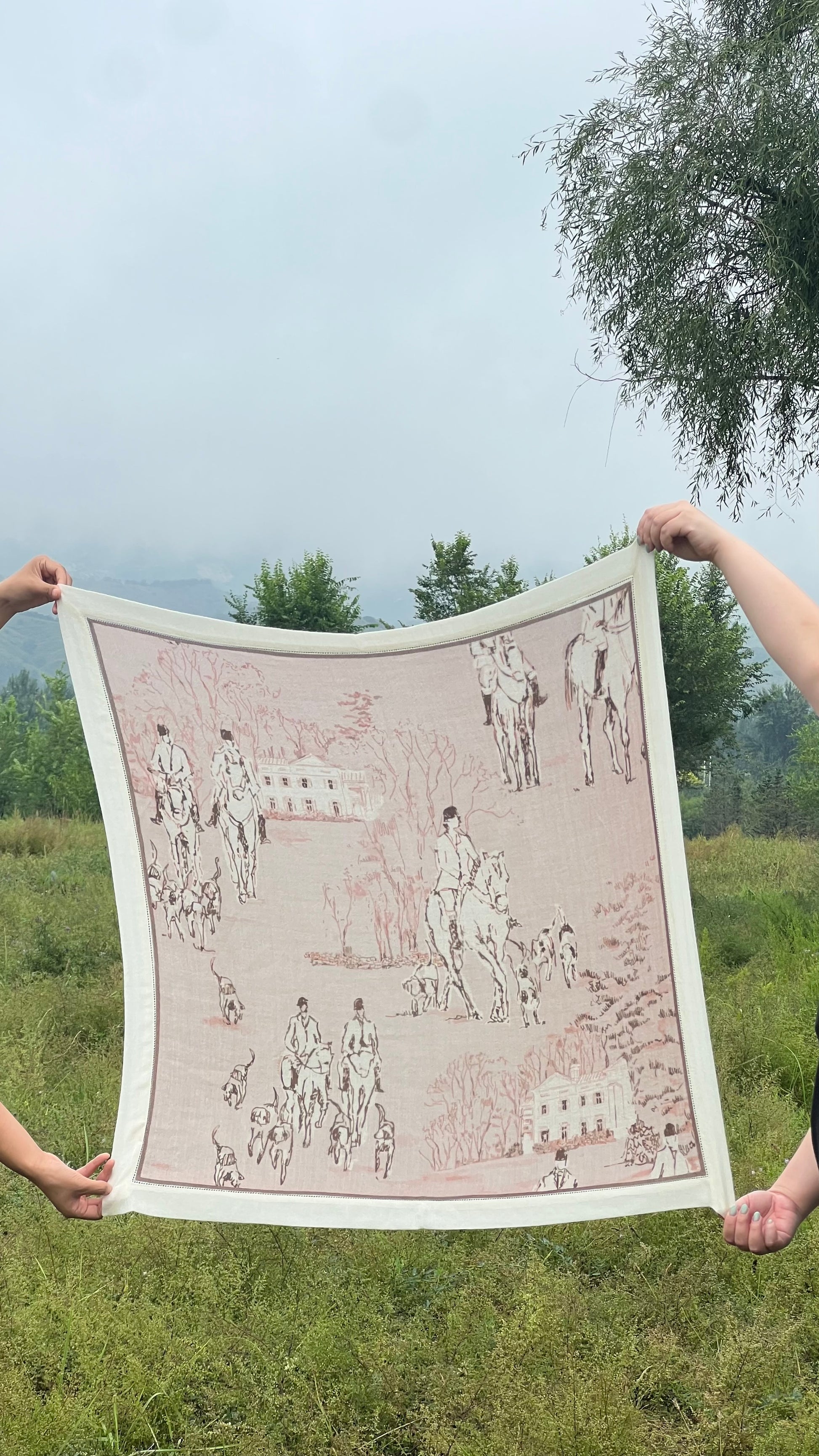 Royal Palace Knitted Cashmere Scarf in Pink