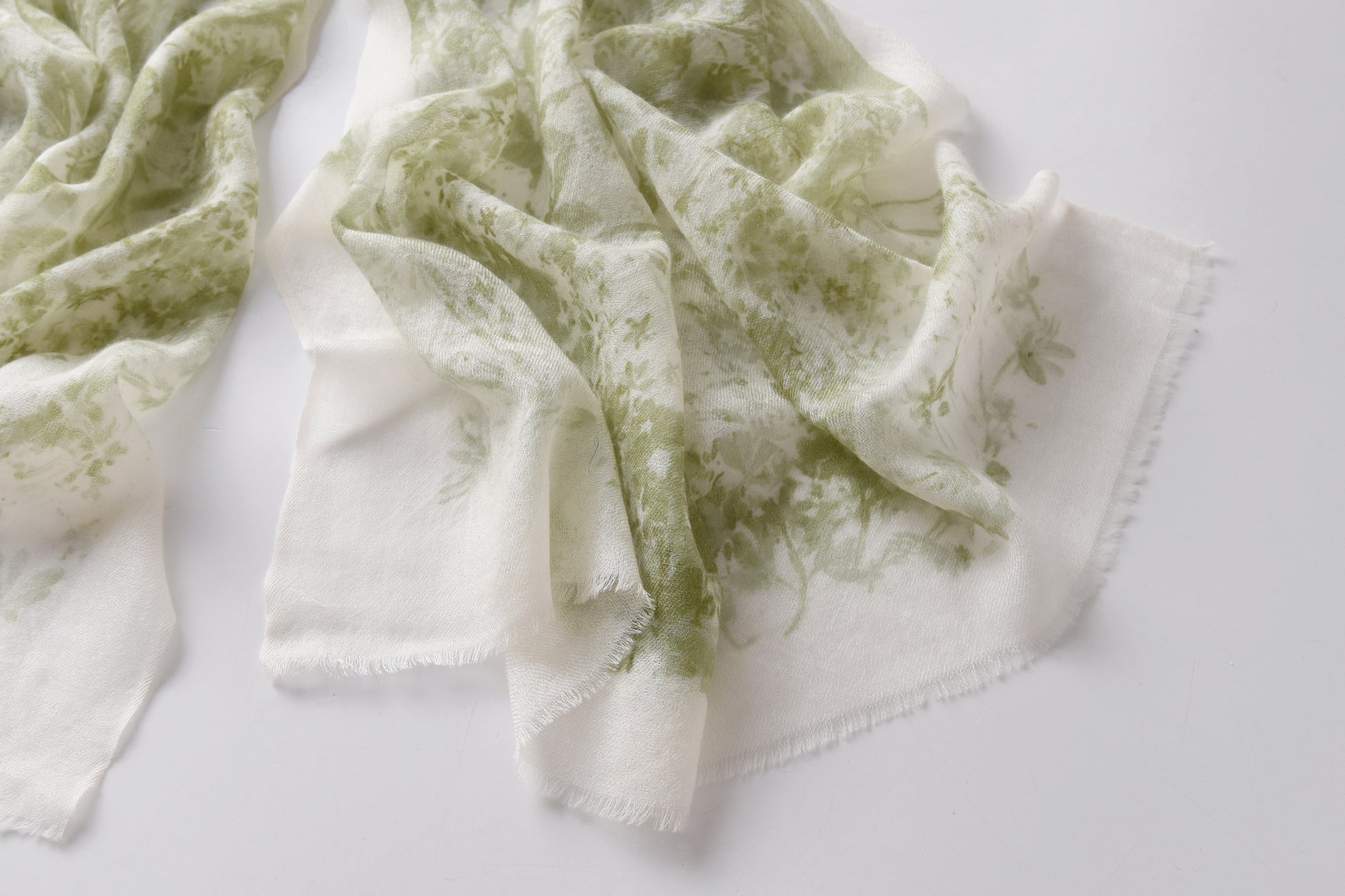 Watercolour Giardino Cashmere Scarf in Green