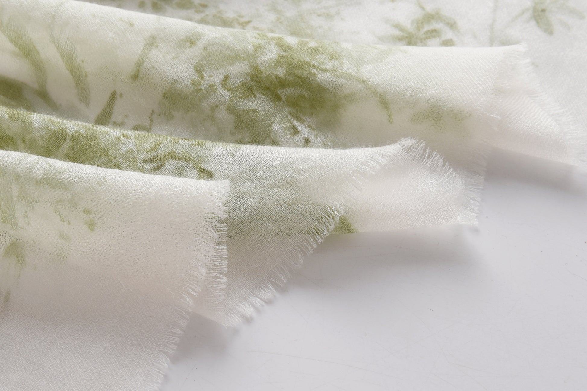 Watercolour Giardino Cashmere Scarf in Green