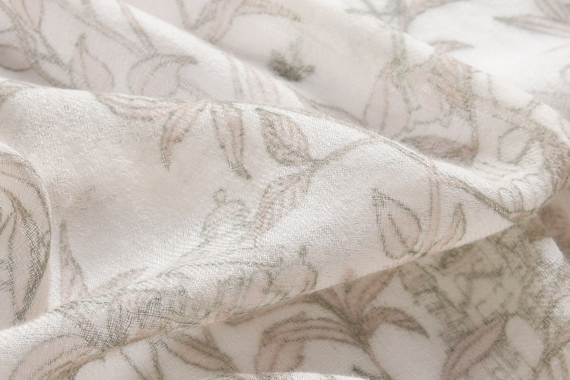 Watercolour Giardino Cashmere Scarf in Beige